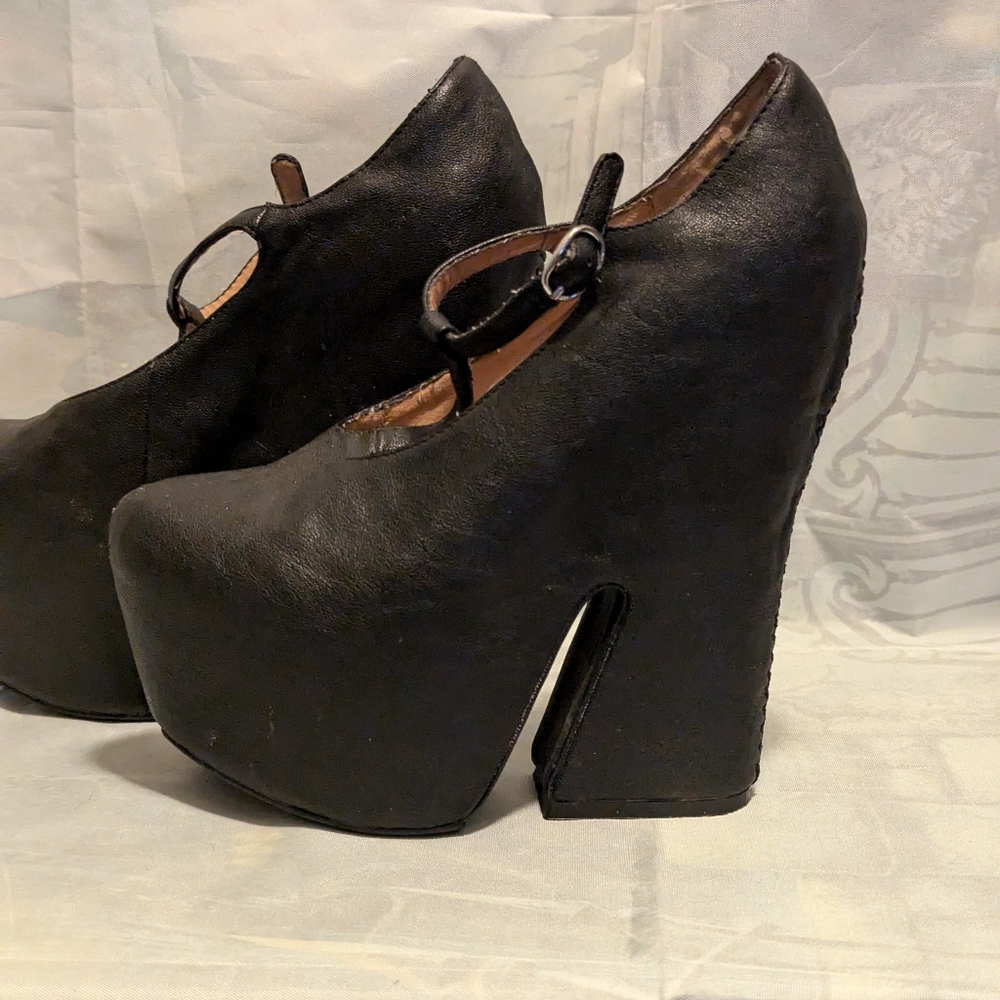 Rare Jeffrey Campbell Size 9